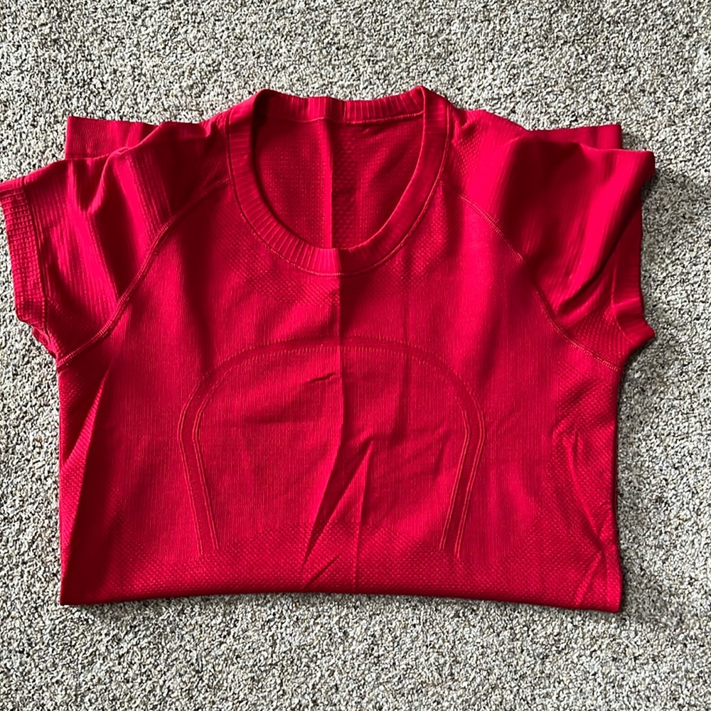 Lululemon Swiftly Tech Short Sleeve - Size 8